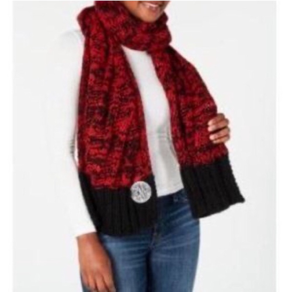 BNWT DNKY Donna Karan Red and Black Chunky Knit Scarf
